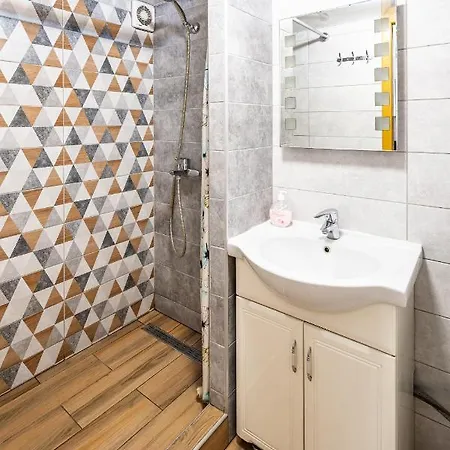 On Kovzhuna Street Apartment